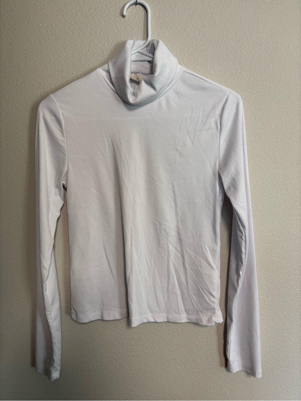 Women's White Long-Sleeve Ribbed Turtleneck Top